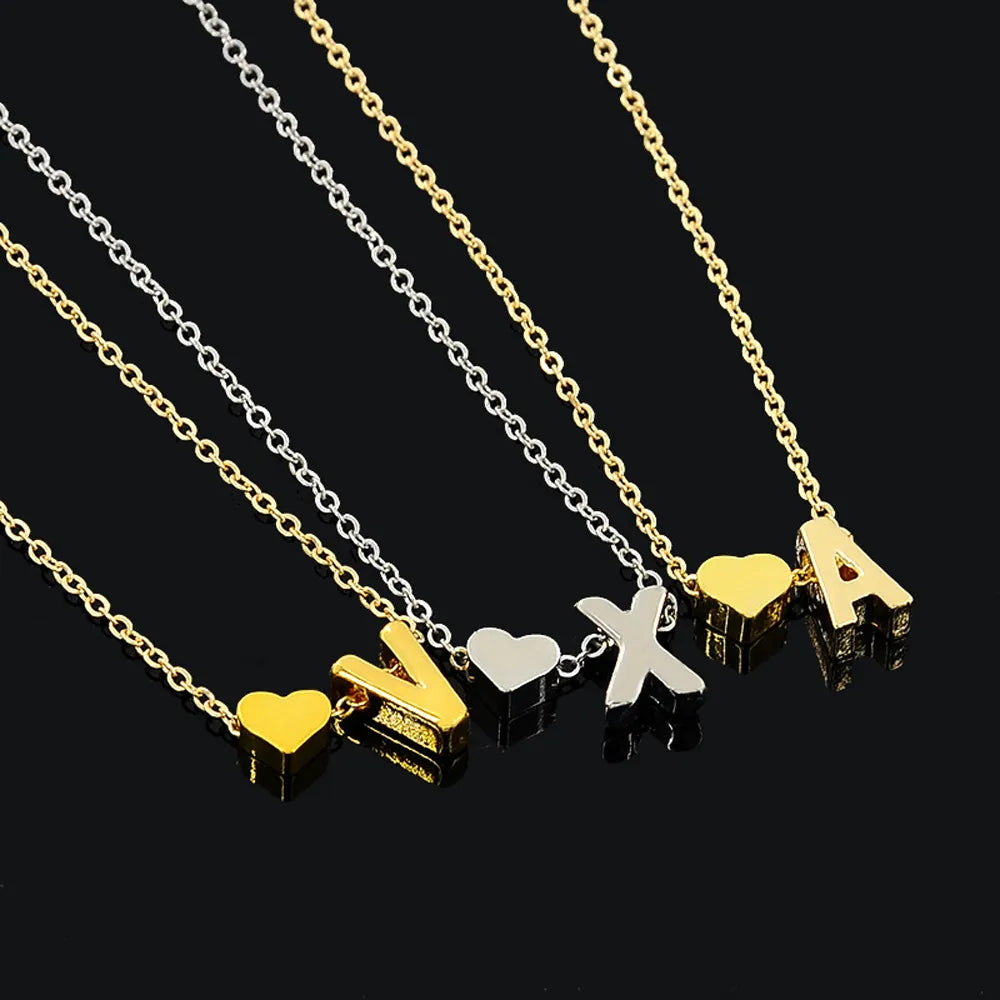 Zarte Eleganz: Gold & Silber Initial Halskette!